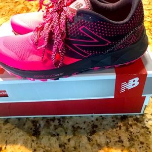 New Balance 690  AT  7 1/2 New NEVER WORN